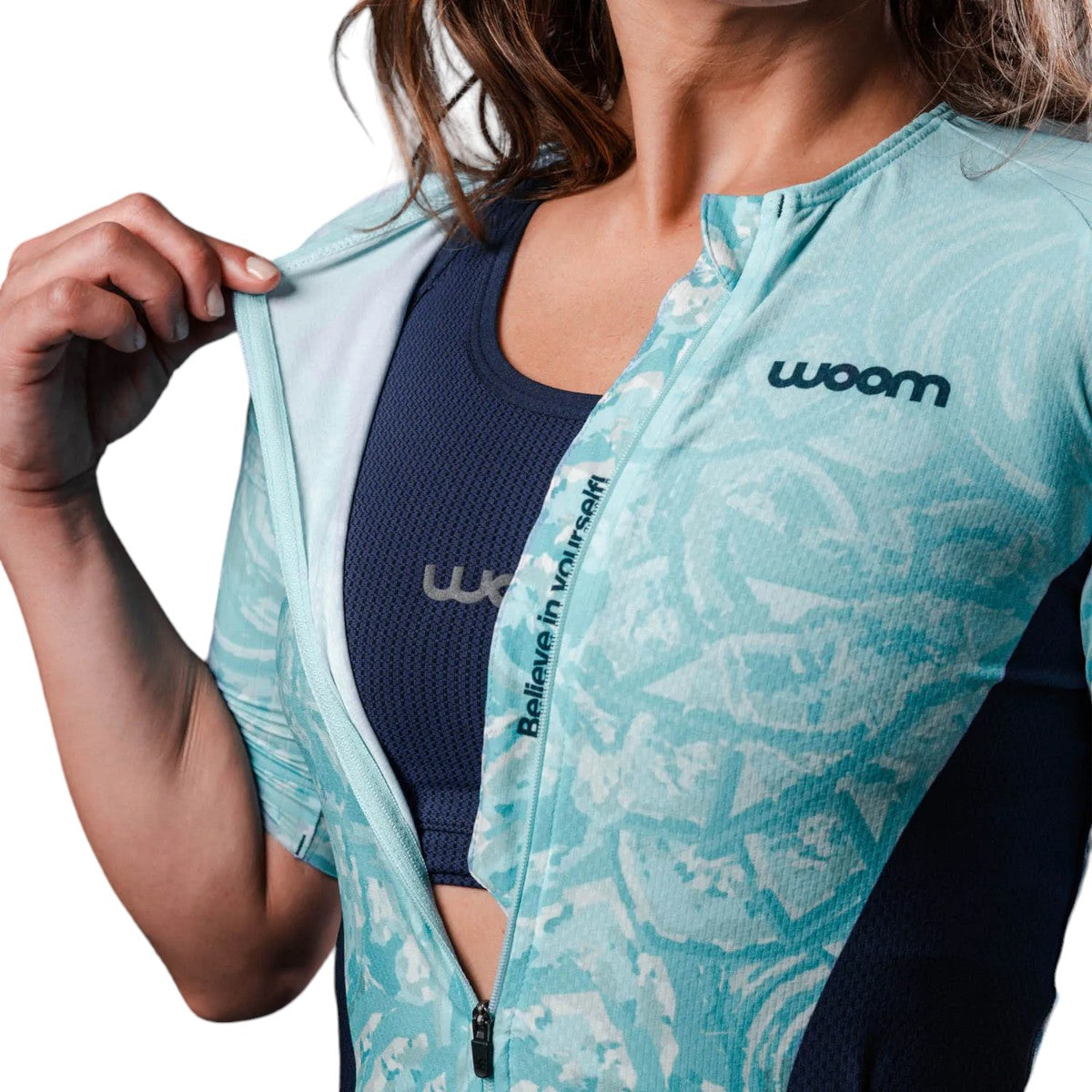 Macaquinho Triathlon com manga Woom 140 Feminino 2024