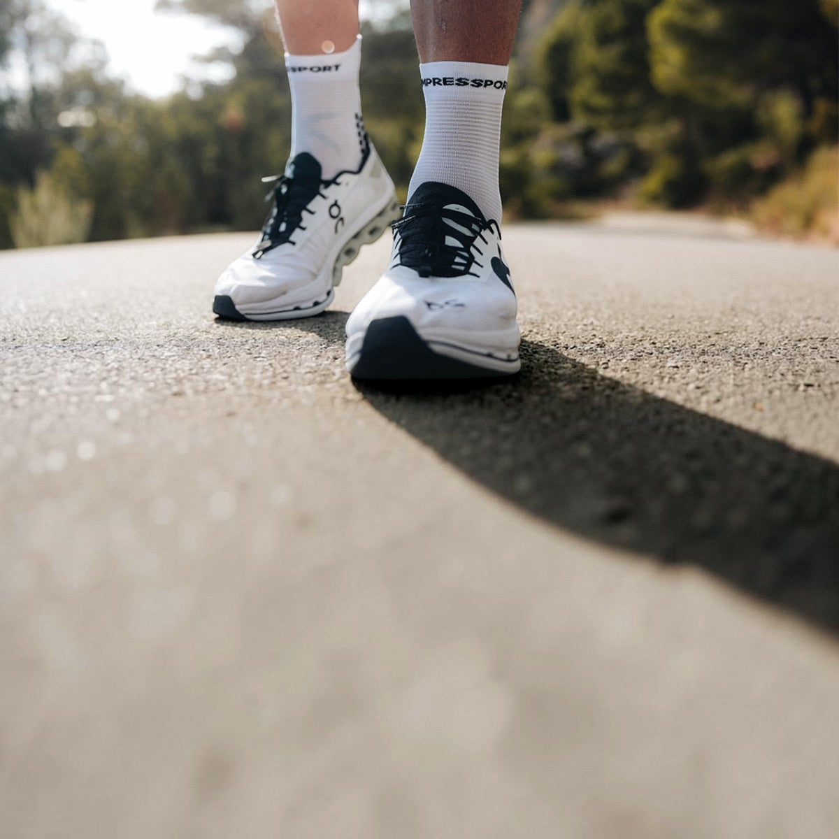 Meia de Compressão Compressport para Corrida V4 (cano medio)