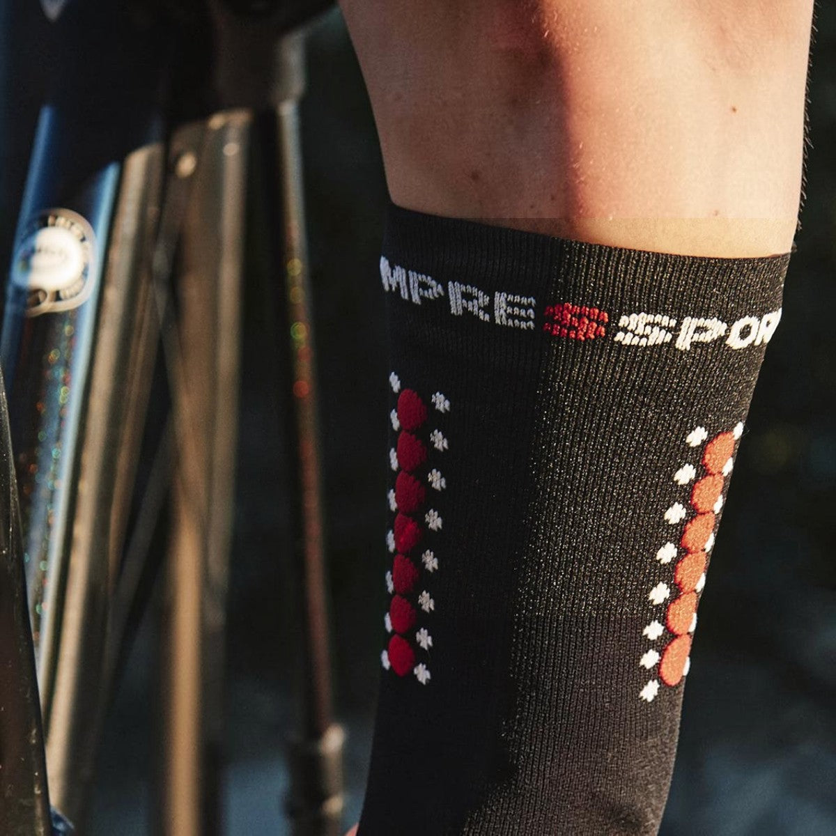 Meia de Compressão Compressport para Bike V4 (cano medio)