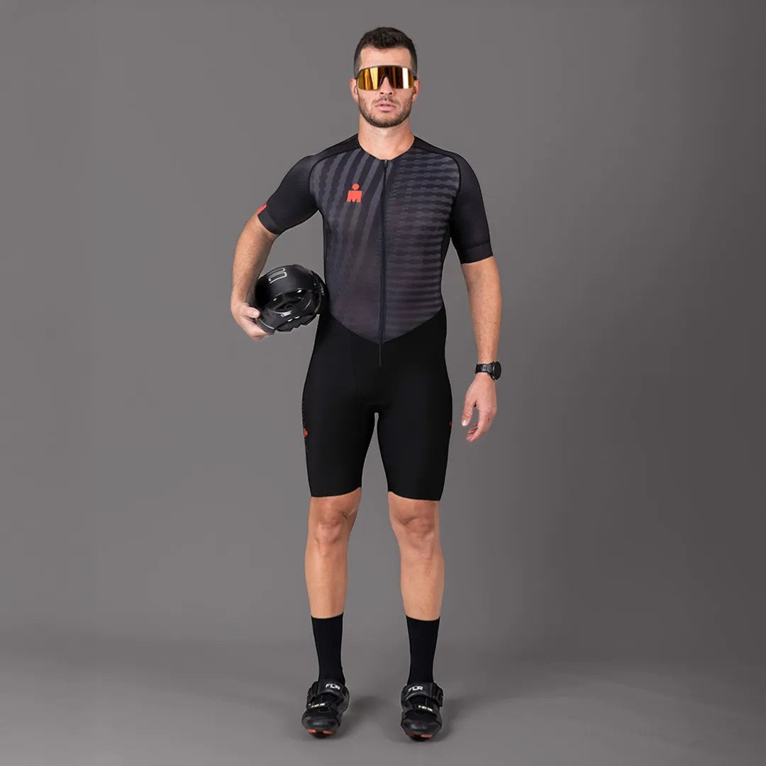 Macaquinho Triathlon c/ manga Carbon IRONMAN Woom Masculino III