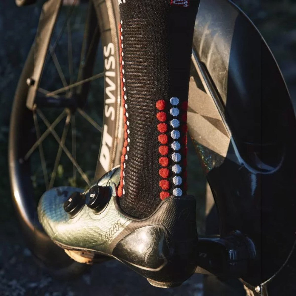 Meia de Compressão Compressport para Bike V4 (cano medio)
